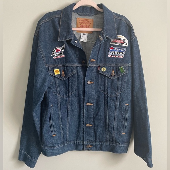 Vintage Levi’s Trucker Denim Jacket with Racing Patches and Buttons - Picture 2 of 12
